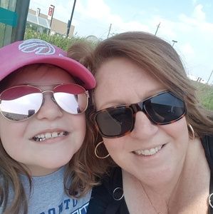 Meet your Posher, Ella